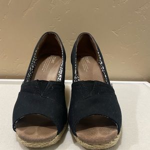 Black Wedge Toms Slip-on Open-toe Sandals